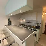 Grand Studio Tres Bien Situe!