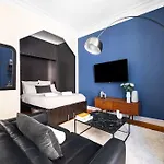 Raffinement En Pleine Ville