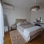 2 Pieces Centre Nice