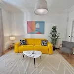 Apartment 3p En Centre Ville, Spacieux Et Calme *
