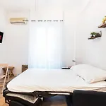 - - Superbe Studio Avec Balcon - Nice Centre - -