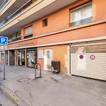 Large Central 2 Bdr & Garage