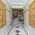 Large Central 2 Bdr & Garage