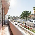 Large Central 2 Bdr & Garage