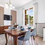 Large 2 Bdr & Garage Apartment