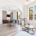 Large 2 Bdr & Garage Apartment Nice