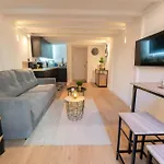 Joli Duplex Donnant Sur La Place Massena