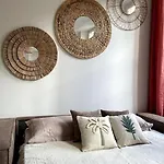 Au Coeur Du Vieux - Vue Et Clocher *