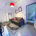 Apartment Cosy Appartement, Moderne, Fuchsia, Industriel