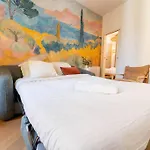 Superbe Appartement Deux Chambres, Centre Proche Port