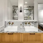 Designer Floor Peaceful Elevator Fiber Wifi, Balcony Apartment Nice