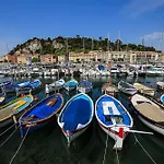 Victoria 2People Parking Ac