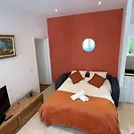 Apartment Le Village - Cosy Flat 5 Min Walk Away From Sea Nice