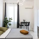 Stylish Modern Near Train Station Apartment