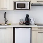 Stylish Modern Studio Near Train Station