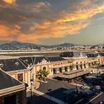 Stylish Modern Studio Near Train Station