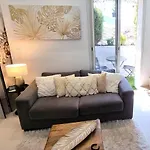 R.d.v. Center Apartment *