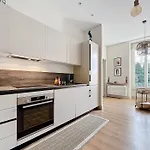 Charming 2-Bedroom Retreat Near City Center With Excellent Transport Links