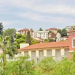 Charming 2-Bedroom Retreat Near City Center With Excellent Transport Links