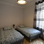 Ancienne Annonce Parc Louisa - D'epoque Avec Jardin Et Parking 4 Personnes Apartment *