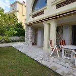 Ancienne Annonce Parc Louisa - D'epoque Avec Jardin Et Parking 4 Personnes Nice