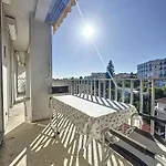 Magnifique Dernier Etage A 300M De La Promenade!