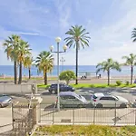 Cosy Cariatides Condo Promenade