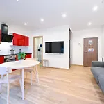 Beau studio cozy centre ville et plages avec terrasse n3
