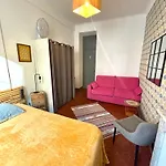 Bed & Breakfast Gare Garibaldi République: Tranquil Private Near Tram