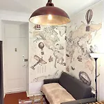 Gare Garibaldi République: Tranquil Private Near Tram Bed & Breakfast