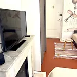 Bed & Breakfast Gare Garibaldi République: Tranquil Private Near Tram