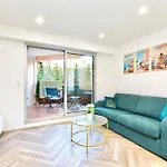 Bel Appartement Port De Nice Avec Terrasse, Parking