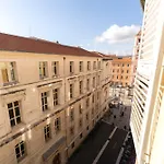 Old Town Diamond, Adorable Sunny Apartment With Ac