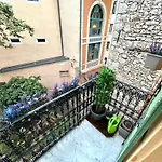 Lovely & Sunny Loft Heart Of Nice With A/C!