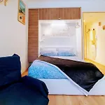 Haliviera - Golden Square, 1min From Apartment