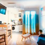 Haliviera - Golden Square, 1Min From Beach