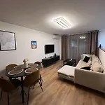 Olympie, Airport, Train And Tram Station Fully Equipped For 3 Peoples