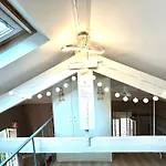 Lovely & Sunny Loft Heart Of Nice With A/C!