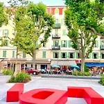 Place Grimaldi, Close To And Restaurants, With Balcony * Nice