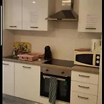 Grand 5 Chambres, 5 Television , 95 M2, Vue Mer, Tramway Sur Place, Gare Train 2 Min, Aeroport 5 Min , Large 5 Bedrooms, 5 Televisions, 95 M2, Sea View, Tram On Site, Train Station 2 Mins, Airport 5 Mins * Nice