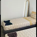 Grand 5 Chambres, 5 Television , 95 M2, Vue Mer, Tramway Sur Place, Gare Train 2 Min, Aeroport 5 Min , Large 5 Bedrooms, 5 Televisions, 95 M2, Sea View, Tram On Site, Train Station 2 Mins, Airport 5 Mins