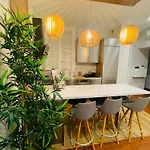 Old Town Place Rossetti Themed 2br Full Air Conditioning Apartment *