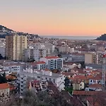 Appartement 4 Pieces Avec Vue Mer Et Stationnement Prive A Nice