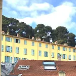 Nice port quartier antiquaire