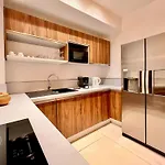 Liberation Center - Private Balcony - 24&7 Reception - Luggage Storage 4* Nice