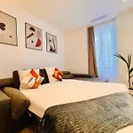 Liberation Center - Private Balcony - 24&7 Reception - Luggage Storage 4* Nice