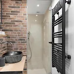 Loft Industriel Avec Terrasse Et Filet Suspendu A Cimiez Nice