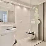 Ancienne Batisse En Plein Coeur Du Port Avec Clim Apartment