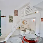 Ancienne Batisse En Plein Coeur Du Port Avec Clim Apartment