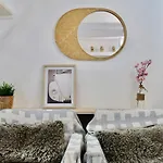 Apartment Ancienne Batisse En Plein Coeur Du Port Avec Clim